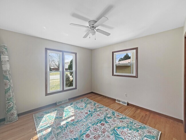 Building Photo - 432 Summer Dr