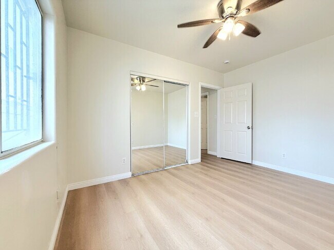 Building Photo - 1325 W 58th St