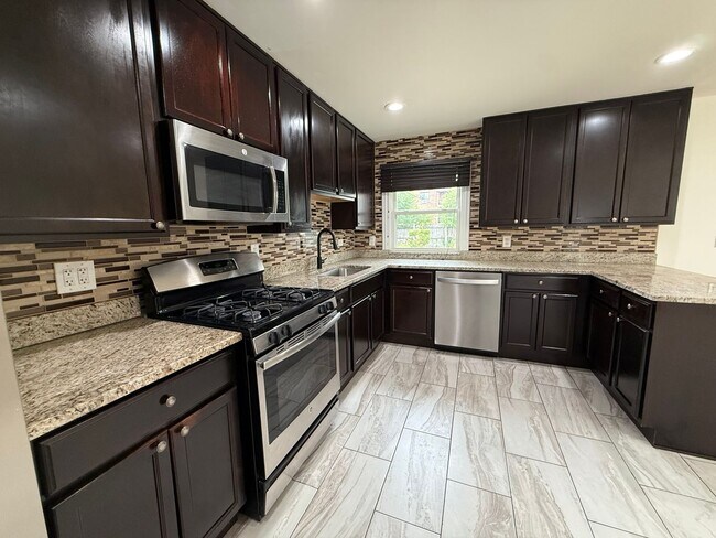 Building Photo - 542 Cherry Ln