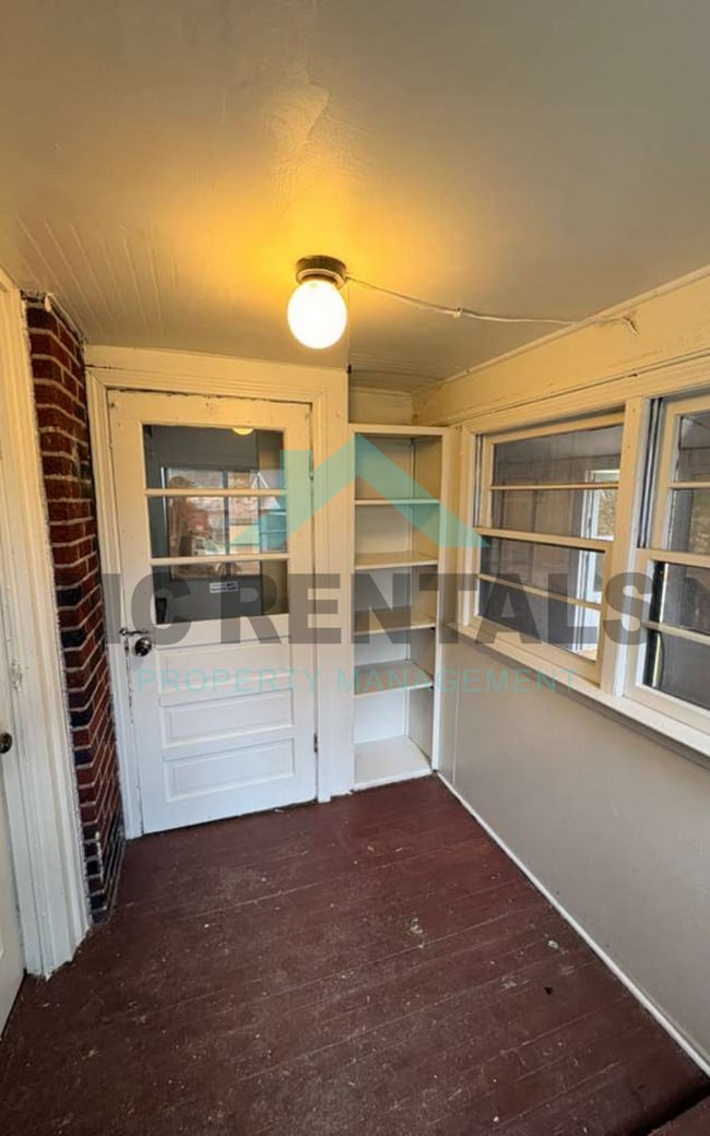 Building Photo - 113 S 2nd Ave