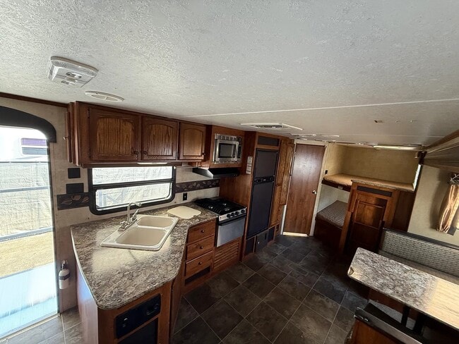 Building Photo - 34 Grube St