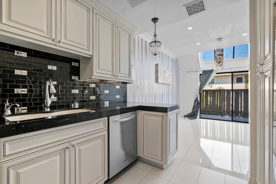 Dishwasher - 1734 N Verdugo Rd