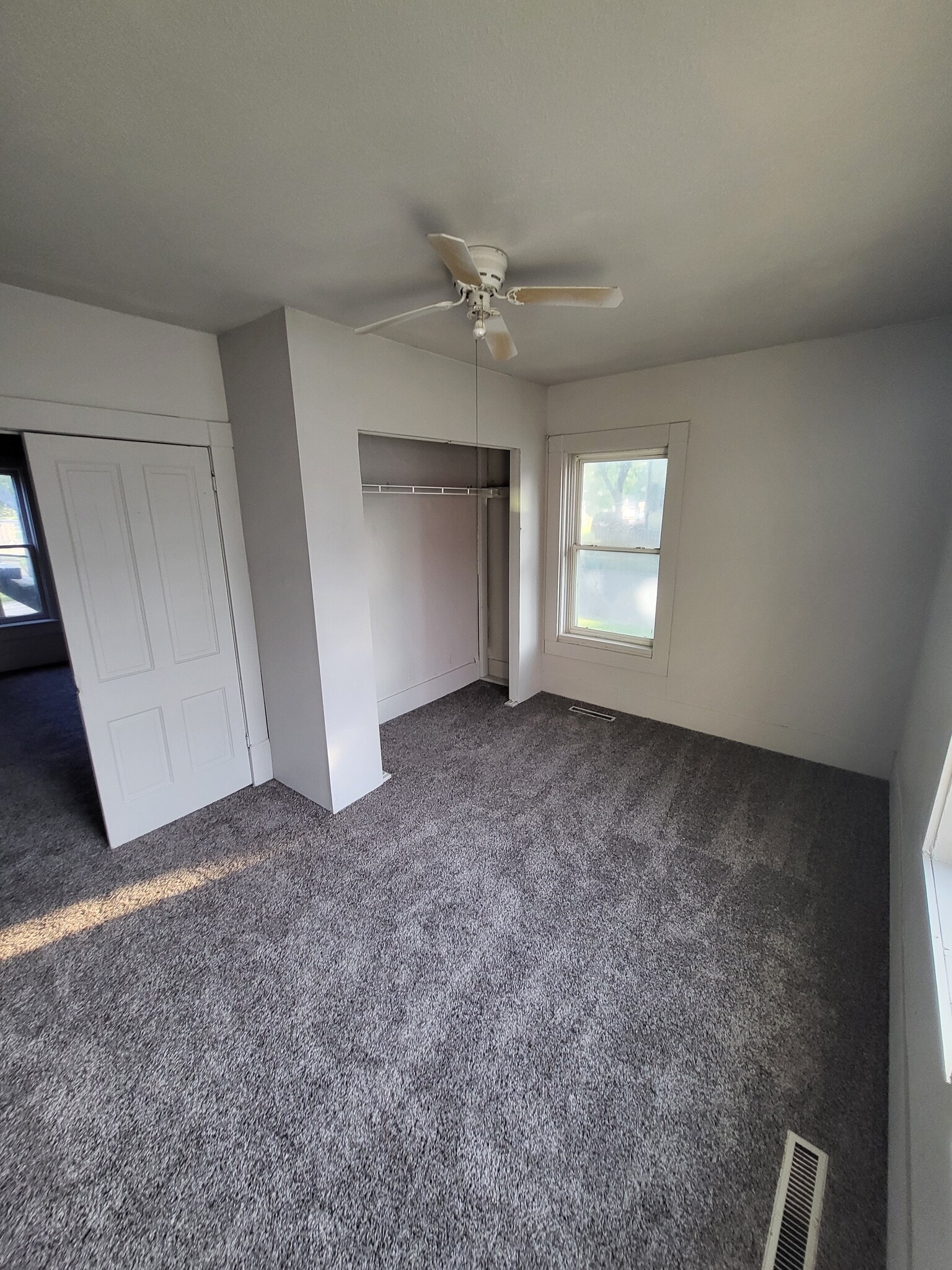 Building Photo - 378 W Division St