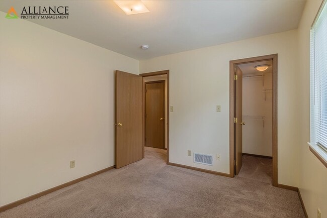 Building Photo - 928 Moro St