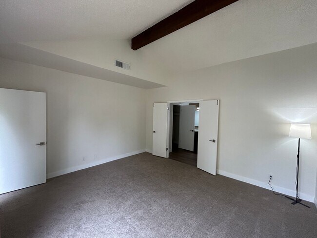 Building Photo - 11606 N 30th Ave