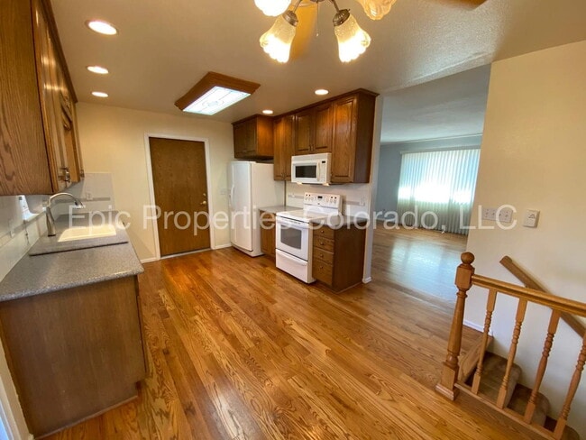 Building Photo - Pet-friendly Tri-Level Home with Large Backyard