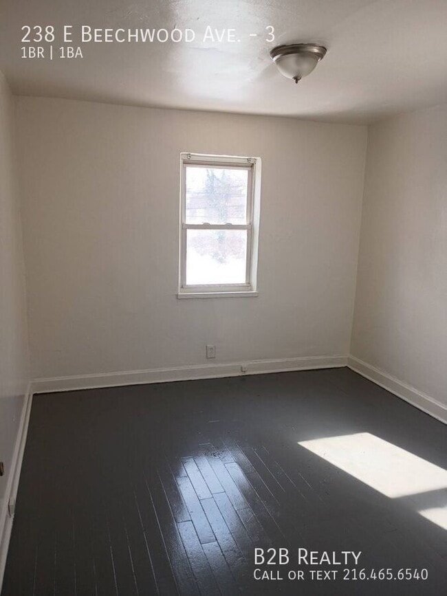 Building Photo - 238 E Beechwood Ave