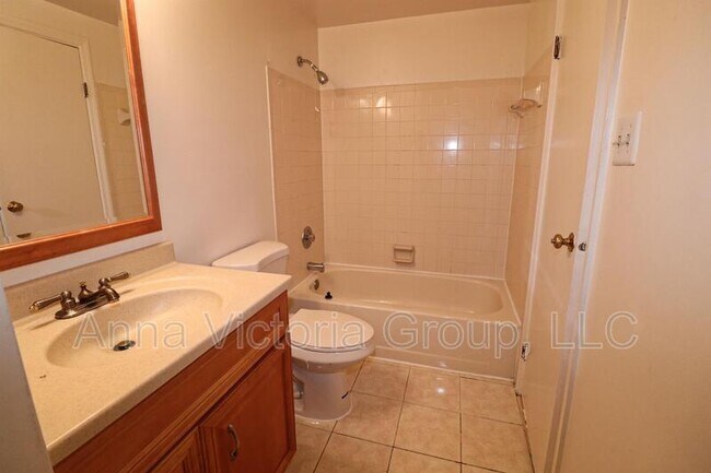 Building Photo - 229 Red Jade Dr