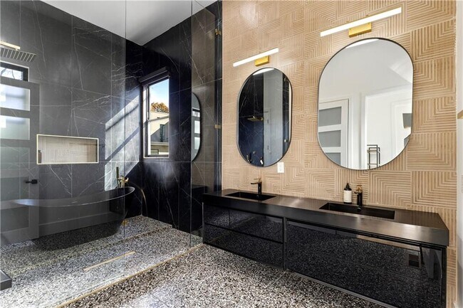 Building Photo - 3600 Lower Roswell Rd