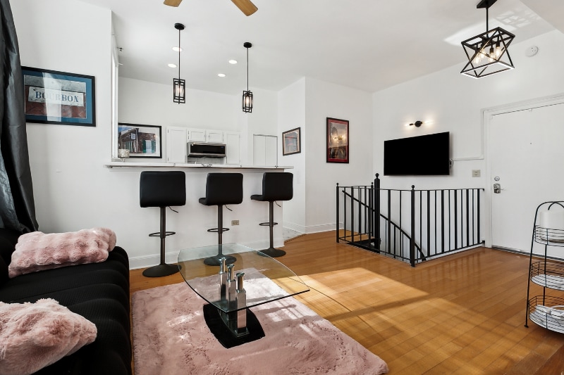 Building Photo - 330 Julia St