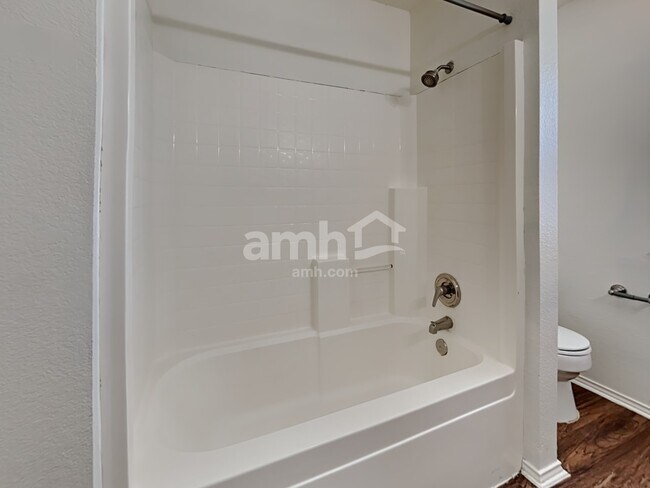 Building Photo - 3917 Periwinkle Dr