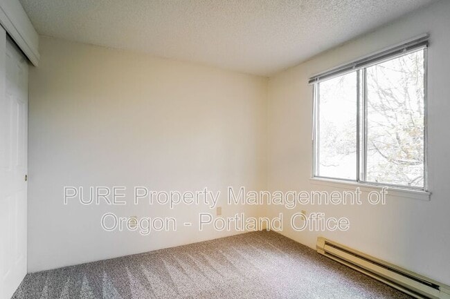 Building Photo - 14128 NE Sandy Blvd