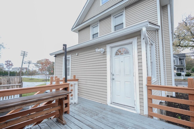 Building Photo - 11 Burritt Ave