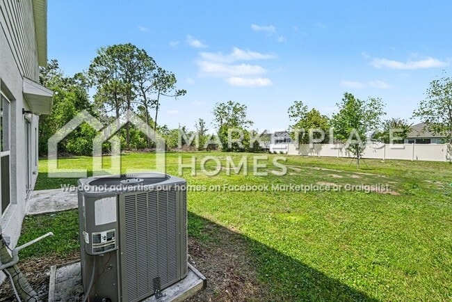 Building Photo - 2044 Rosewood Cir