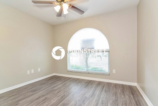 Building Photo - 4 Bedroom Pet-Friendly Home in Valrico, FL with Main Street Renewal