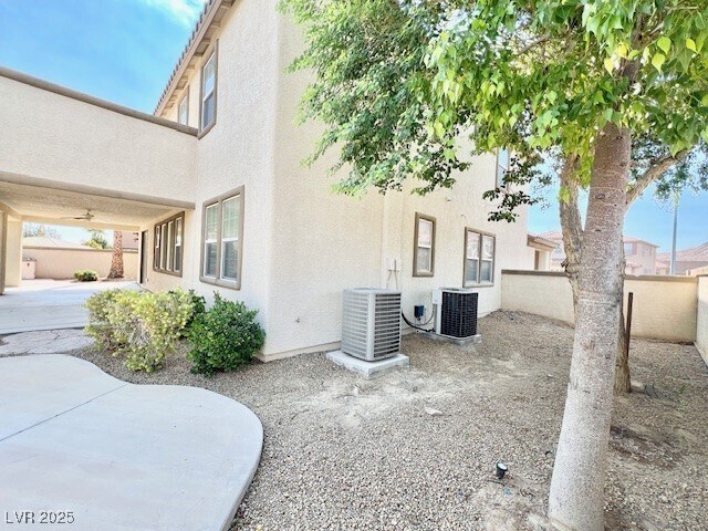 Building Photo - 18 Blue Valley Dr