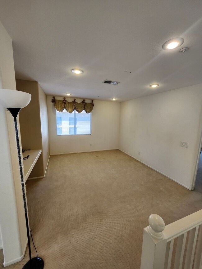 Building Photo - Beautiful two-story in Hunter's Ridge
