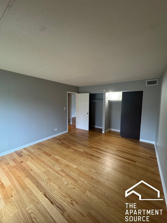 Building Photo - 525 N Quentin Rd