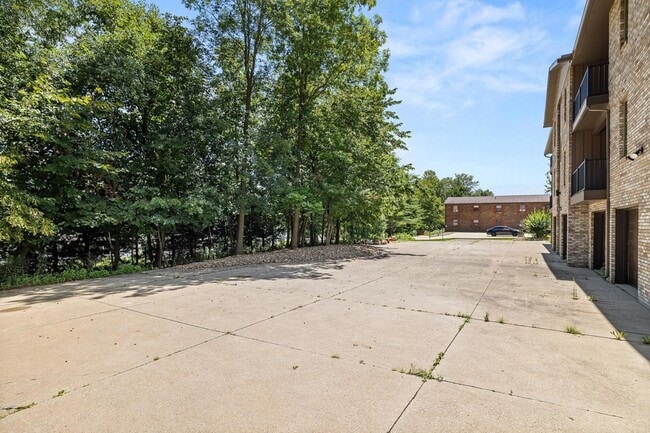 Building Photo - 1665 Riva Ridge Dr
