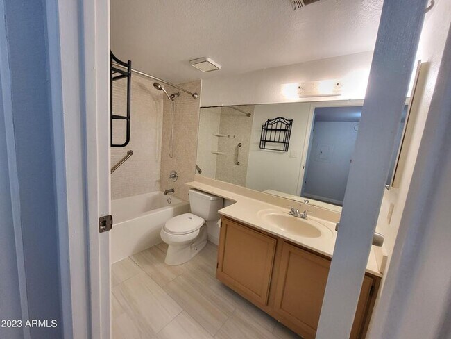 Building Photo - 2 Bedroom 2 Bathroom Hidden Shores Apartment