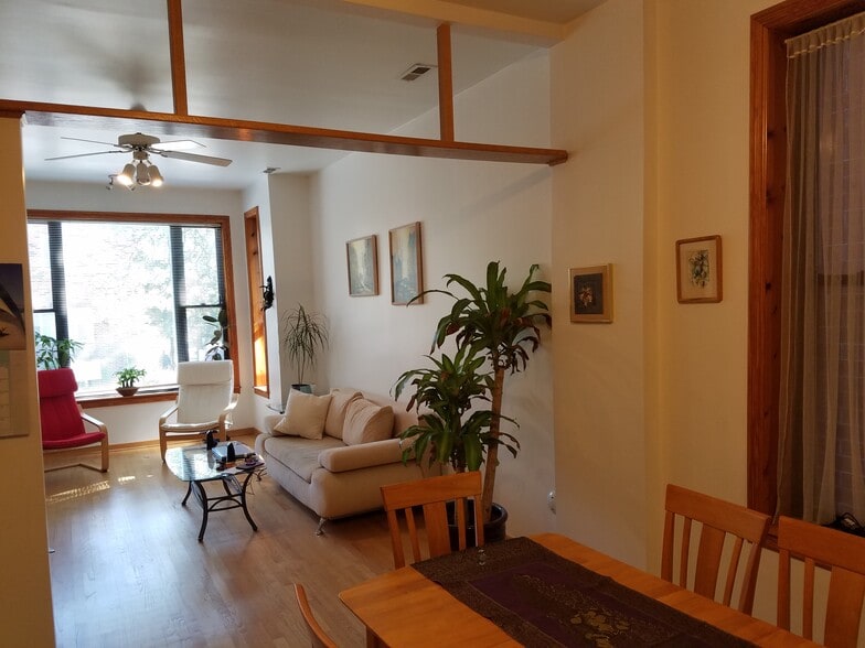 Building Photo - 1538 N Wood St