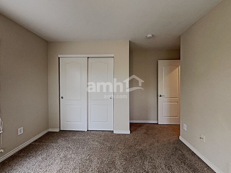 Building Photo - 12204 Hannibal St