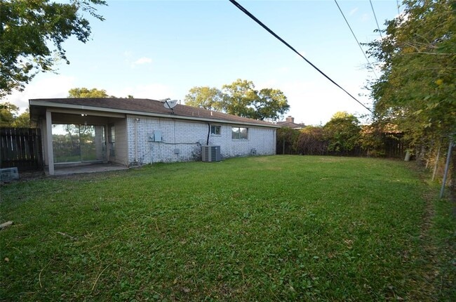 Building Photo - 439 Breeze Park Dr