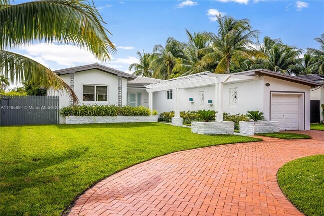 Primary Photo - 950 S Shore Dr