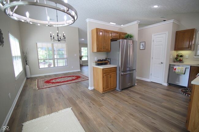 Building Photo - 730 High Dr