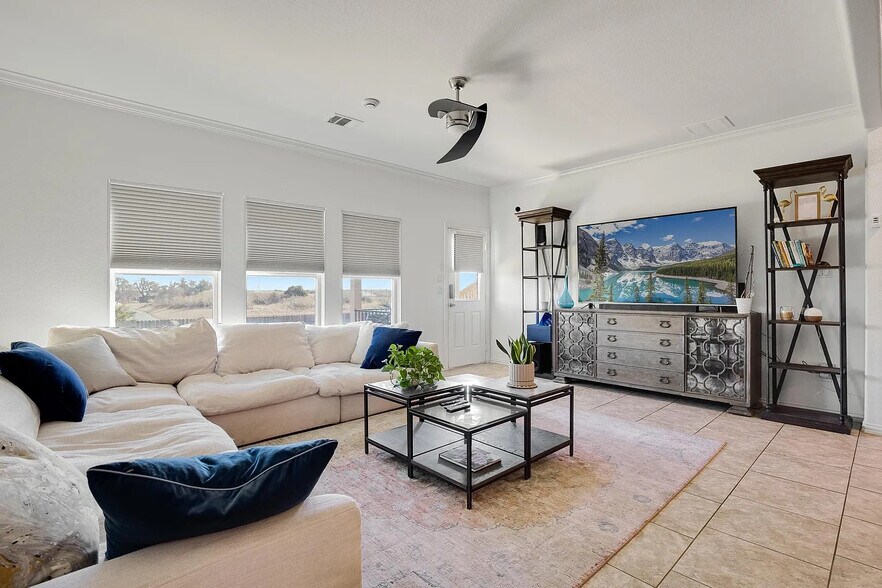 Building Photo - Room in House on Rancho Verde Dr