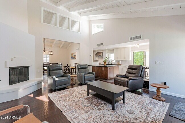 Building Photo - 8257 E Del Cadena Dr