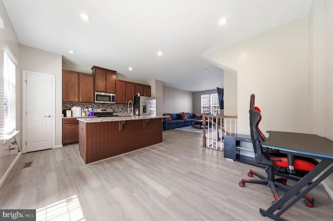 Building Photo - 174 Ontario Dr