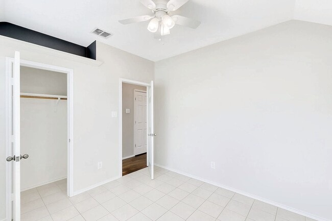 Building Photo - 3-Bedroom Home for Lease in Carrollton – U...