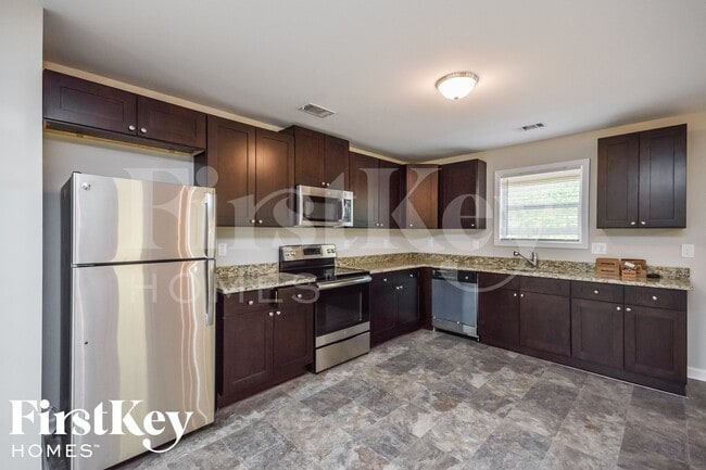 Building Photo - 145 Ascott Trace