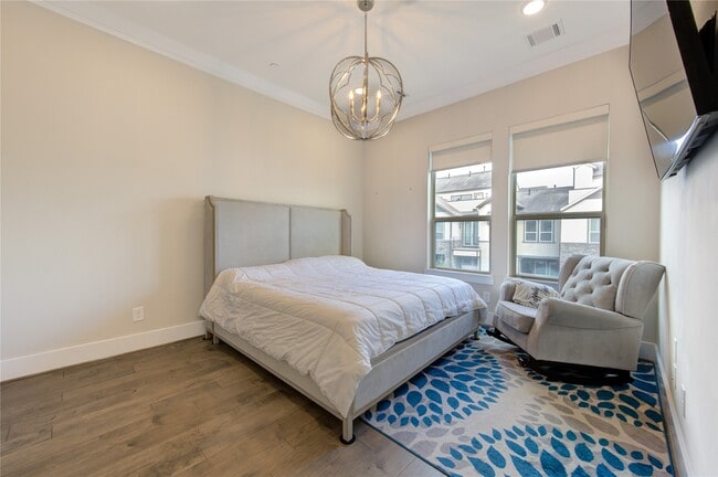 Building Photo - 2661 Fountain Key Blvd