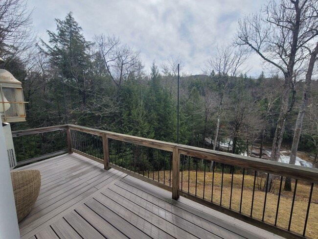 Building Photo - 6 month SUMMER SEASONAL on the River - $500 DISCOUNT!! - $2400/mo 2 bed 2 bath available now!