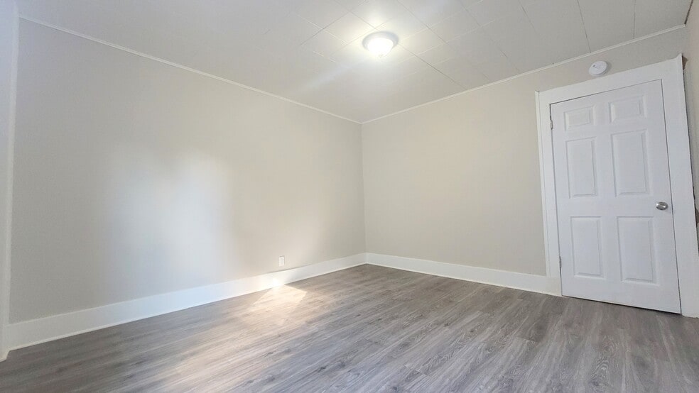 Building Photo - 3988 Lake Ave