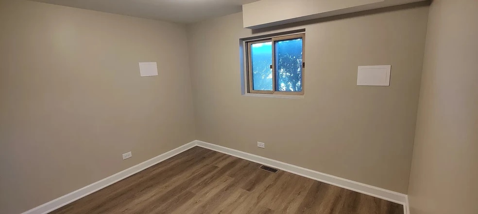 Bonus office/den - 21W185 22nd St