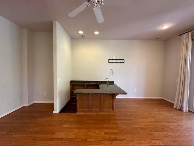 Building Photo - 40589 Palm Ct