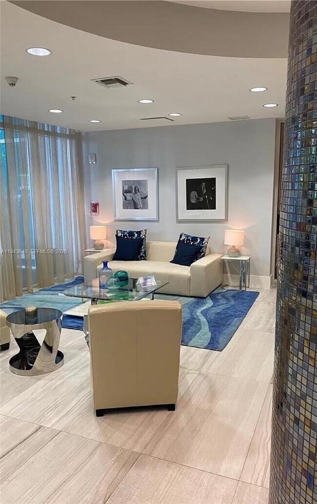 Building Photo - 1861 NW S River Dr