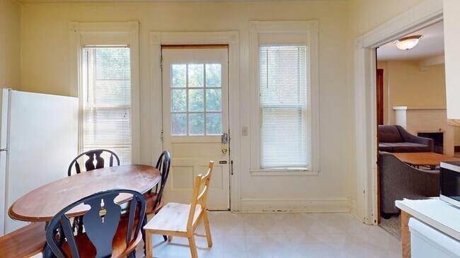 Building Photo - 319 Catherine St