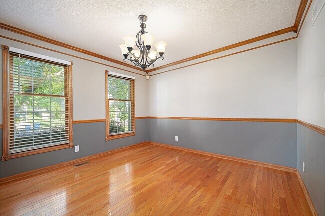 Building Photo - 4 Bed Home Premium Fixtures