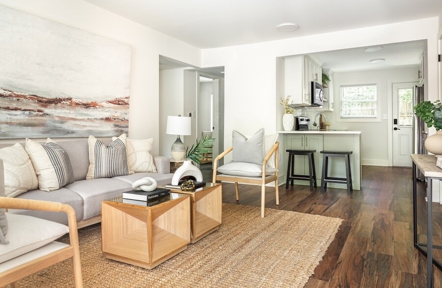 Building Photo - 170 Waverly Way