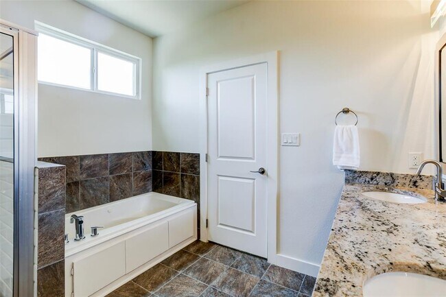 Building Photo - 1161 Ridgeway Dr