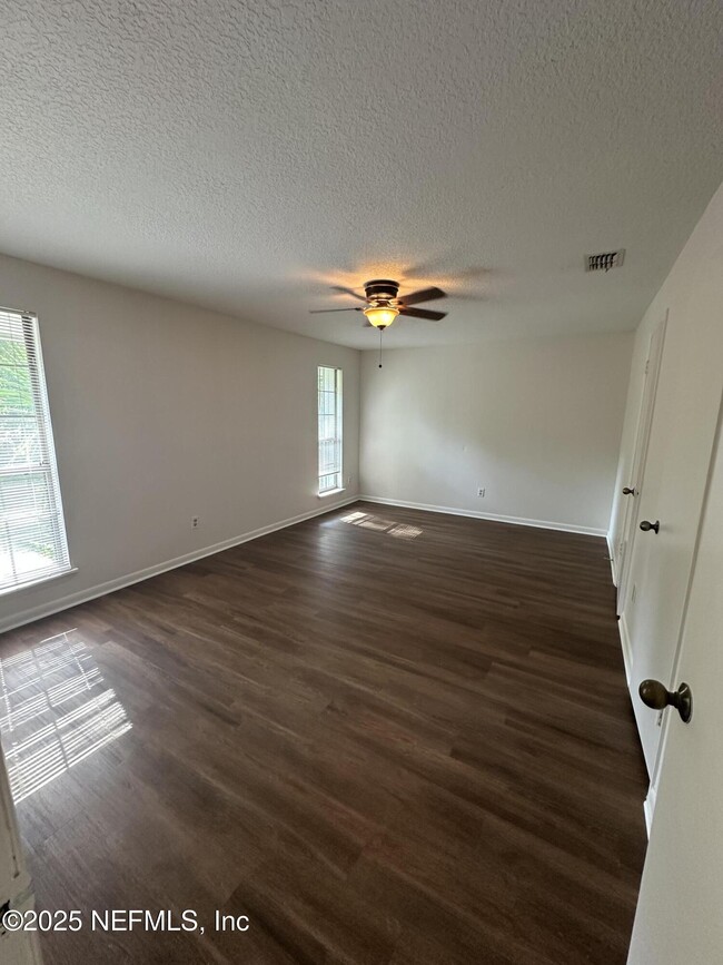 Building Photo - 10369 Arrow Lakes Dr E