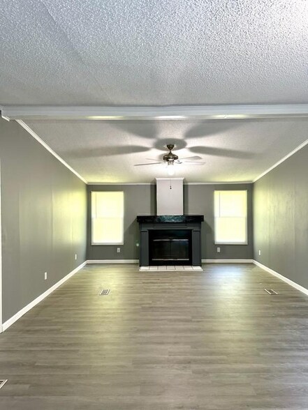 Building Photo - 2325 Snow Creek Rd