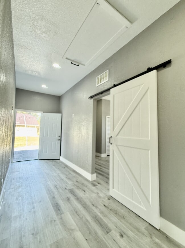 Building Photo - 2630 Hilliard Ct