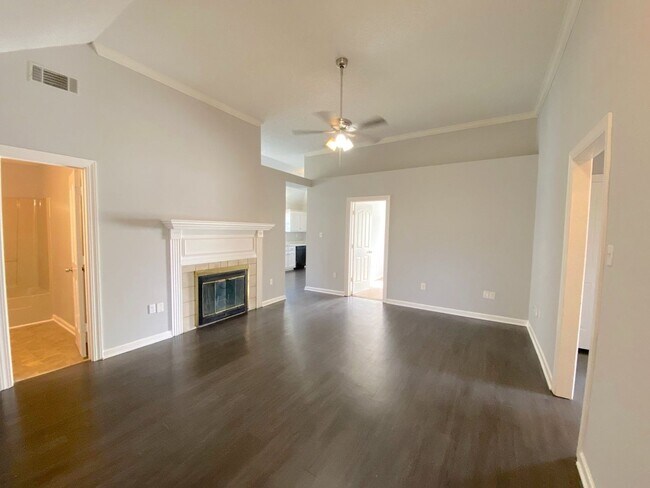 Building Photo - 2794 Laura Cir E