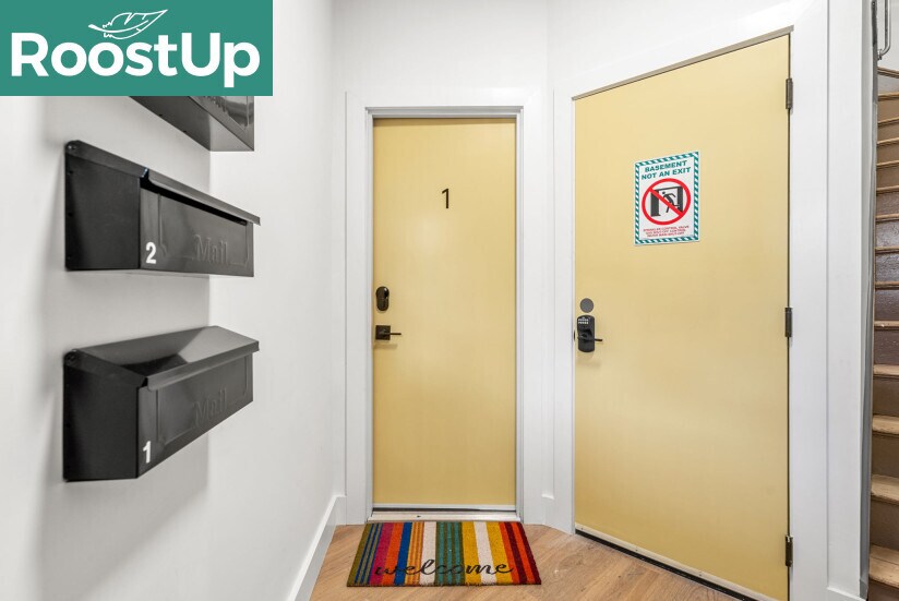 Building Photo - Furnished Bedroom with Private Bath in South Boston