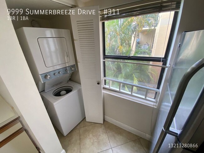 Building Photo - Beautiful 1/1 in Summerbreeze Condominums